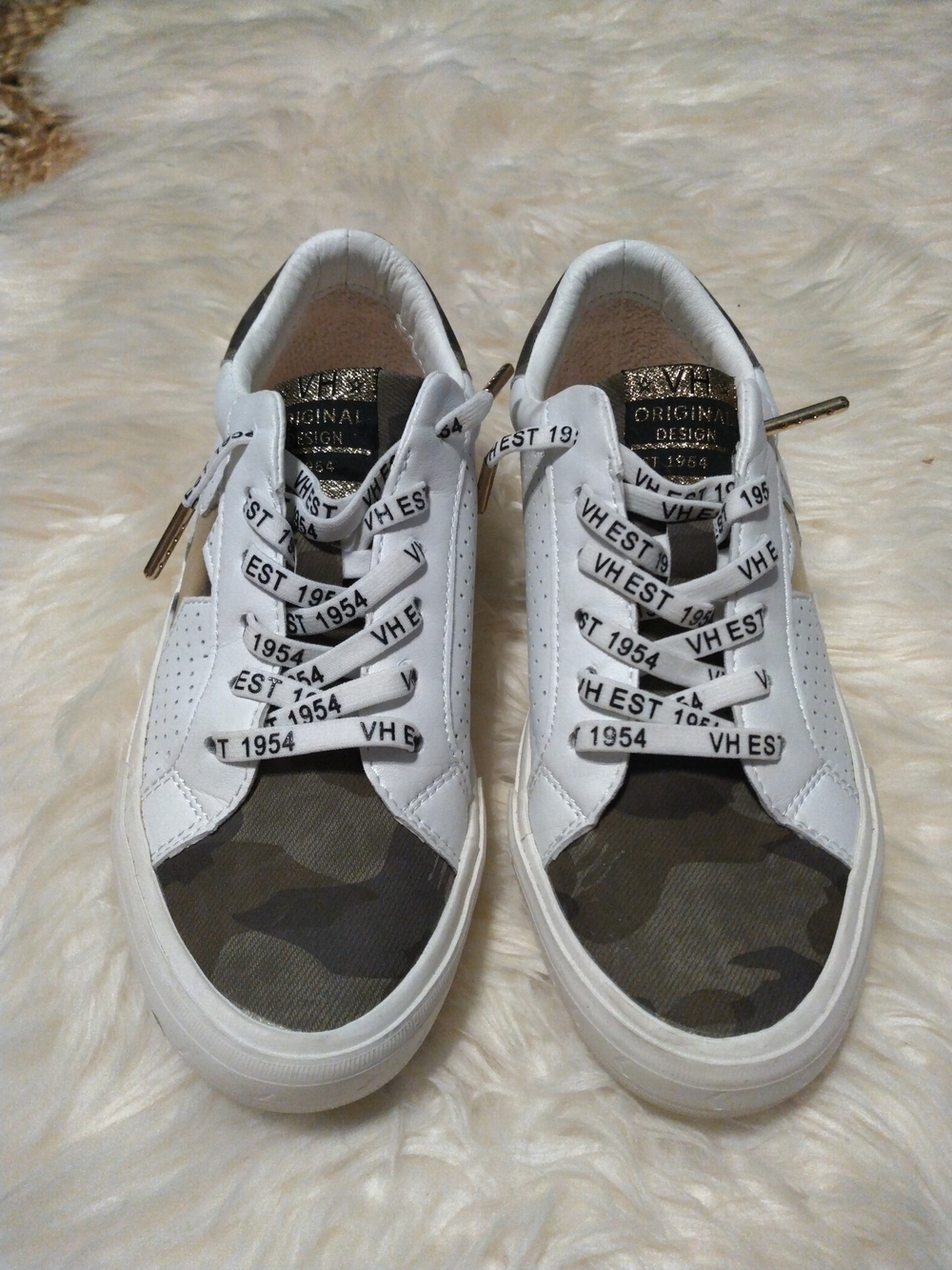Vintage Havana White  Sneakers with Camo  Accent Size 6